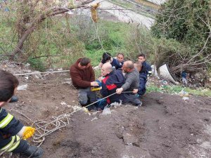 Yaşlı Adam Çöp Toplarken Uçuruma Yuvarlandı