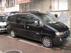 Arkadaşlarının Kavgasına Katılmak İçin 2’inci Kattan Atlayan Genç Yaralandı