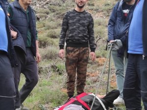 Dağlık Alanda Ayağı Kırılan Şahsı Afad Kurtardı