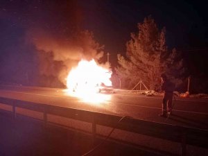 Yanan Araç Kullanılmaz Hale Geldi