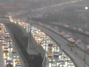 İ̇stanbul Güne Yağmurla Uyandı, Trafik Yüzde 51’e Ulaştı