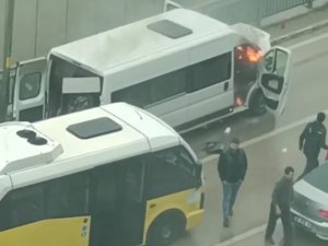 Bursa’da Servis Minibüsü Alev Alev Yandı, İşçiler Canlarını Zor Kurtardı