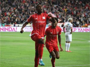 Antalyaspor’da Haji Wright, Performansıyla Göz Dolduruyor