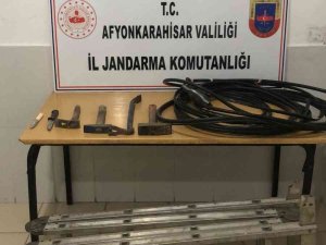 Kablo Hırsızları Jandarmadan Kaçamadı