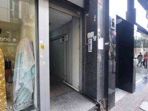 Şişli’nin Göbeğinde İlginç Hırsızlık: Apartmanın Giriş Kapısını Söküp Çaldı