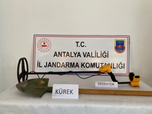 Antalya’da Kaçak Kazıya Jandarmadan Suçüstü