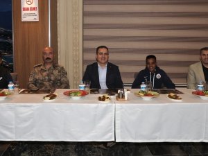 Vali Akbıyık Sporcularla Bir Araya Geldi