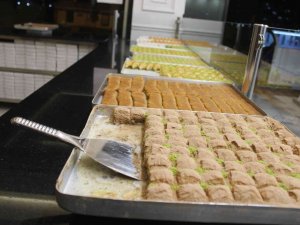 Zarife Hanım Pastaneleri Diyarbakır’ın Ağzını Tatlandırmaya Başladı