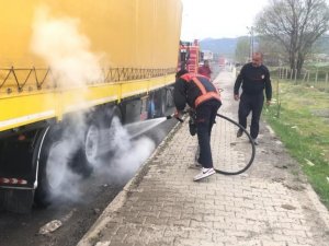Tırın Dorse Kısmında Çıkan Yangın Söndürüldü