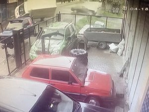 Ümraniye’de Otomobil İle Kamyonet Çarpıştı: 2 Yaralı