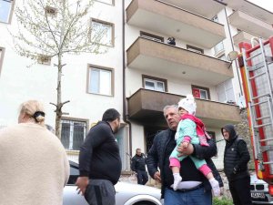 Mumdan Çıktığı İddia Edilen Yangında 1’i Çocuk 4 Kişi Dumandan Etkilendi