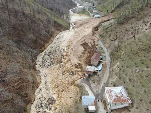 Sürmene'de çamur afetinin yaşandığı mahalle muhtarı Akyasan: "Daha önce böyle bir şey yaşamadık"