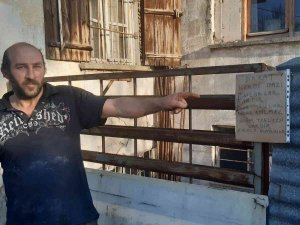 Evine Dadanan Hırsızlardan Bıktı, Çareyi Uyarıcı Notlarda Buldu