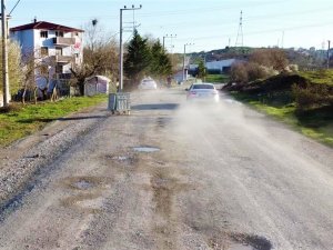 Bu Sokaktan Araç Geçince Her Yer Toz İçinde Kalıyor
