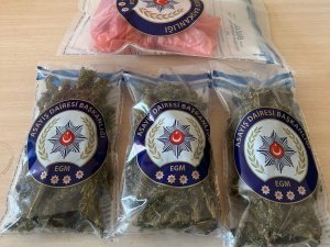 Motosikletçi Kaskında Gizlenen Uyuşturucu Polise Takıldı