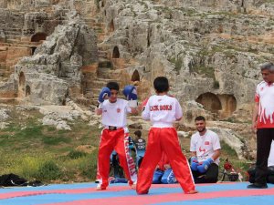 2 Bin Yıllık Mekanda Spor Gösterileri Sunuldu