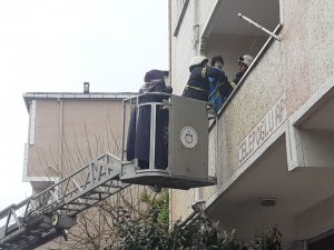 Yangında Mahsur Kalan 6’sı Çocuk 13 Kişiyi İtfaiye Ekipleri Kurtardı