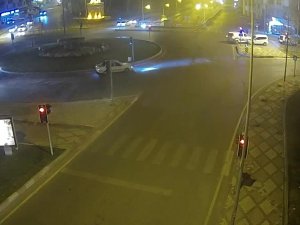Kaçarken Polis Aracına Çarpınca Yakalandı