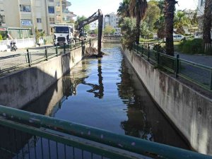 Marmaris Derelerinden 4 Bin Ton Balçık Çıktı