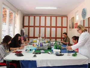 Bu Atölyede Atıklar Sanata Dönüşüyor