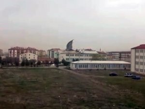 Kuvvetli Fırtına Okulun Çatısını Uçurdu