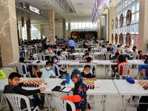 Manavgat 23 Nisan Satranç Turnuvasına 300 Genç Katıldı