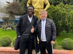 Tanju Çolak’tan, Gomis’e Tavsiye: "Gol Yollarına Daha Yakın Oynamalısın"