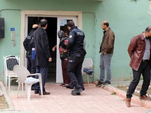 İ̇cra Yoluyla Çocuğunu Almaya Gelen Kadın, Gazetecilere Tepki Gösterdi