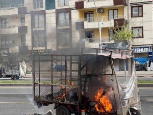 Kesilen Cezaya Kızdı, Ekmek Teknesini Ateşe Verdi