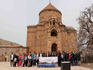 Üniversite Öğrencileri İlk Defa Akdamar Adası’nı Gezdi