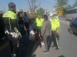Dur İhtirana Uymayıp Ters Yönde Kaçarken Yayaya Çarptı: 2 Yaralı