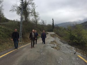 Köy Yolu Heyelan Nedeniyle Çöktü