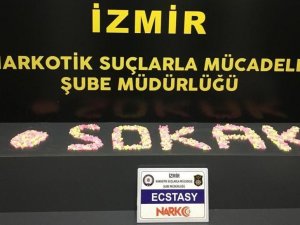 Ticari Araçla Uyuşturucu Kuryeliği Yapan 2 Kadın Yakalandı