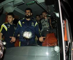 Fenerbahçe otobüsüne saldırı iri saçmalı av tüfeği ile yapılmış