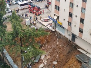 Kadıköy’de İnşaatta İstinat Duvarının Çökmesiyle Göçük Oluştu