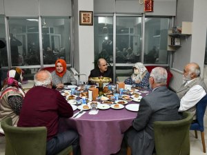 Samsun Valisi Huzurevi Sakinleri İle İftar Yaptı