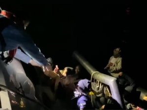Ayvalık’ta 19 Göçmen Kurtarıldı