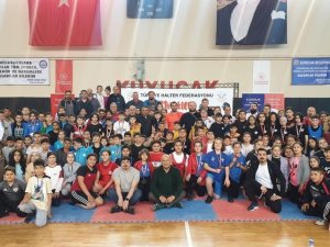 Kır Çiçekleri Halter Şampiyonasında Önemli Dereceler Elde Etti