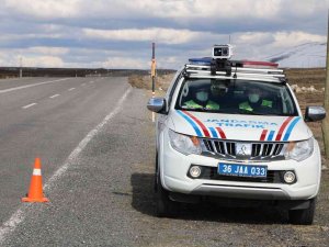 Kars’ta Jandarmanın Trafik Kontrolleri Sürüyor