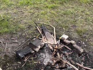 Şehir Magandaları Piknik Masasını Yaktı