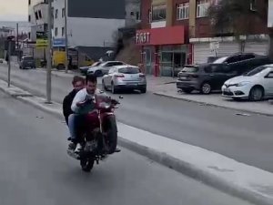 Motosiklet Sürücülerinin Trafikte Tehlikeli Oyunu