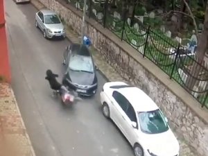 Motosiklet İle Otomobil Kafa Kafaya Çarpıştı: 1 Yaralı