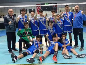 Seyhan’ın Erkek Voleybolcuları Hedef Büyüttü