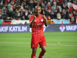 Ft Antalyaspor’da Defansın Sigortası Naldo