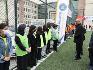 İ̇pekyolu Belediyesinden Okullara Spor Malzemesi Desteği
