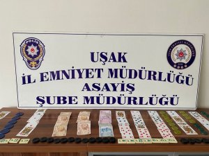 Uşak’ta Kumar Oynayan 3 Kişiye Para Cezası Kesildi