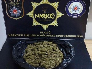 Polisi Görüp Kaçmaya Çalıştı, Attığı Poşetten Uyuşturucu Çıktı