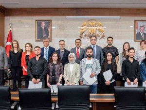 Rektör Aksoy’dan, ‘Ödül Sahibi’ Genç İletişimcilere Teşekkür