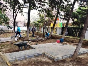 Maltepe’nin Mahallelerinde Yenileme Çalışmaları Sürüyor