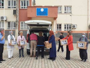 Hastane Çalışanları, Çocuklarının Okuduğu Kitapları Kütüphaneye Bağışladı